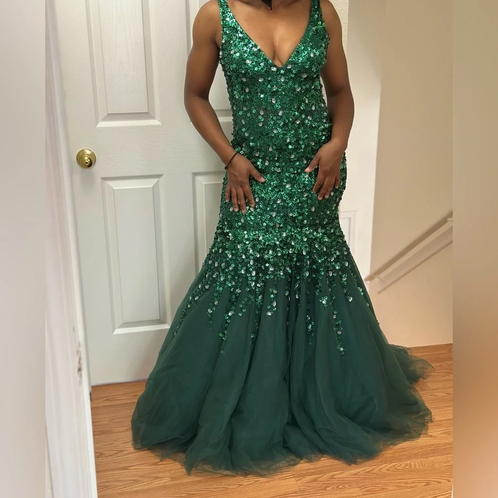 Elegant Green Evening Gown  Size M - Picture 7 of 13